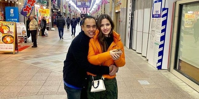 Nia Ramadhani and Ardi Bakrie Taken Out of the Police Station, Here's the Reason