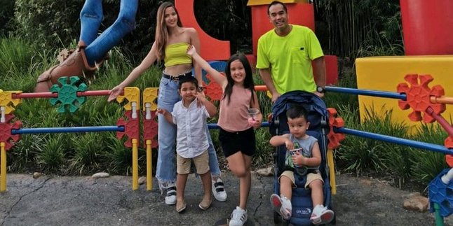 Nia Ramadhani and Her Three Children Give a Super Sweet Father's Day Greeting to Ardi Bakrie