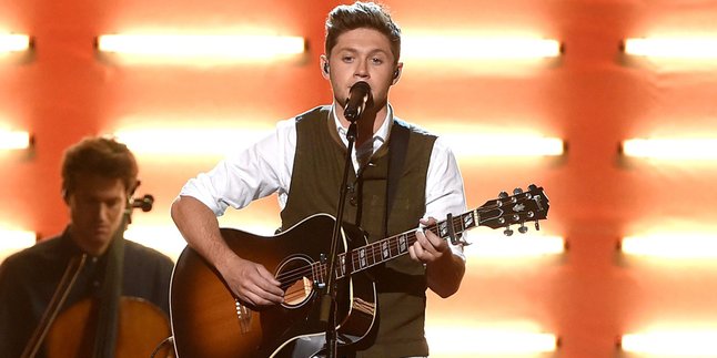 Niall Horan Beri Lagu 'Slow Hands' Sentuhan Rock di AMA 2017