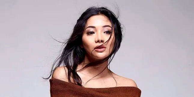 Niar Prianita Lepaskan Tawaran Akting Demi Single Terbaru