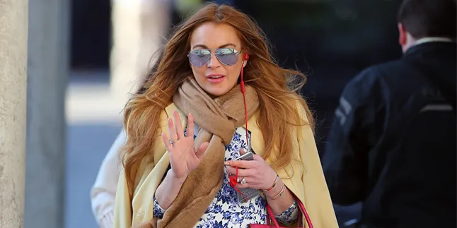 Niat Hati Jadi Presiden, Lindsay Lohan Malah Pose Hot di Ranjang