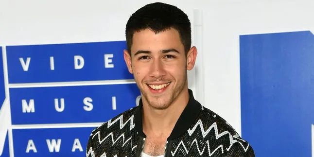 Nick Jonas Dikabarkan Pacaran Dengan Angel Victoria's Secret