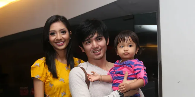 Nicky Tirta dan Liza Kompak Mengasuh Anak Bersama