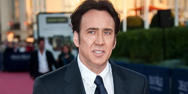 Nicolas Cage Pamer Rambut Baru, Makin Ganteng? Nicolas Cage Pamer Rambut Baru, Makin Ganteng?