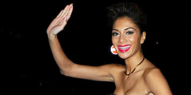 Nicole Scherzinger - Lewis Hamilton Resmi Bertunangan