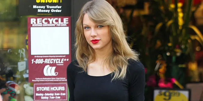 7 Alasan Kamu Harus Punya Pacar Seperti Taylor Swift!