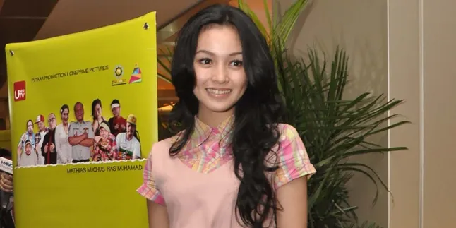 Nikah Muda, Cita-Cita Tya Arifin Sejak Dulu? Nikah Muda, Cita-Cita Tya Arifin Sejak Dulu?