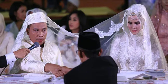 Nikahi Angel Lelga, Vicky Beri Mahar Alat Salat - Berlian - Emas - Uang dan Ayat Suci