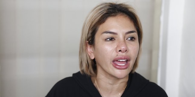 Nikita Mirzani Reveals the Struggles of Medical Personnel When Using PPE, Holding Urine and Eating