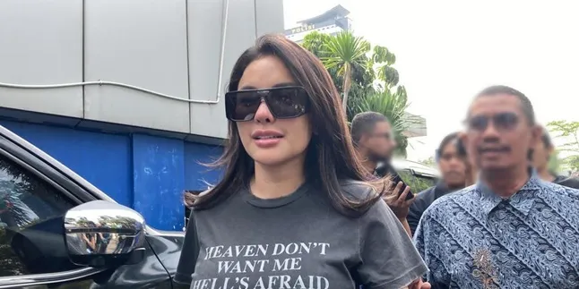 Nikita Mirzani Berangkat Umrah, Ingin Jalani Hidup Normal dan Berangkatin Tiga Orang Juga