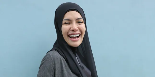 Nikita Mirzani Berbicara Mengenai Tudingan Lepas Hijab