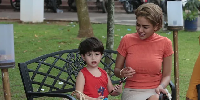 Nikita Mirzani Bersyukur Punya 2 Anak Yang Pintar & Tidak Menyusahkan