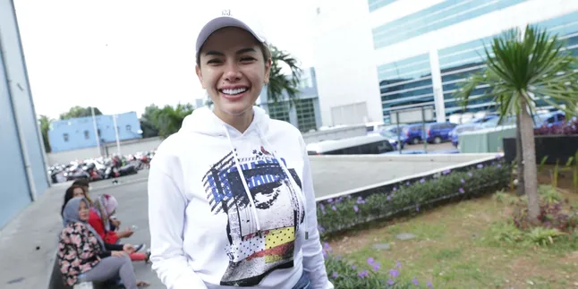 Nikita Mirzani Dukung Sertifikasi Anti Narkoba Untuk Rekan Sesama Artis Nikita Mirzani Dukung Sertifikasi Anti Narkoba Untuk Rekan Sesama Artis