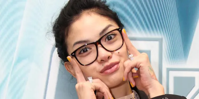 Nikita Mirzani Iri Dengan Novi Amelia