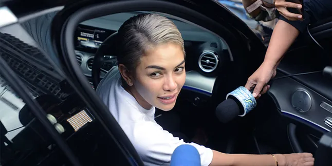 Nikita Mirzani Jadi Lebih Tertutup Urusan Cinta, Ini Alasannya.. Nikita Mirzani Jadi Lebih Tertutup Urusan Cinta, Ini Alasannya..