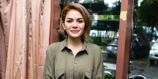 Nikita Mirzani Mengaku Ibunya Meninggal Karena Penyakit Kanker