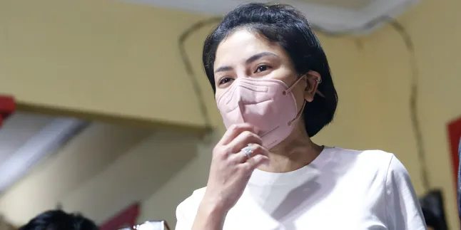 Nikita Mirzani Resmi Ditahan, Kuasa Hukum Belum Ajukan Penangguhan Penahanan Nikita Mirzani Resmi Ditahan, Kuasa Hukum Belum Ajukan Penangguhan Penahanan