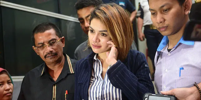 Nikita Mirzani Sebenarnya Maklum Dengan Sikap Jupe Tapi... Nikita Mirzani Sebenarnya Maklum Dengan Sikap Jupe Tapi...