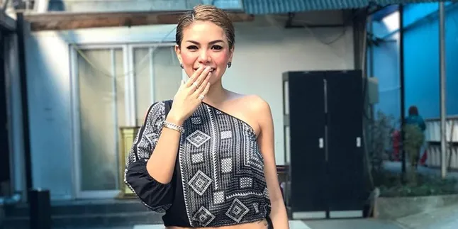 Nikita Mirzani Selfie Bareng Dipo Latief, Mirip Suami Laudya Cynthia Bella? Nikita Mirzani Selfie Bareng Dipo Latief, Mirip Suami Laudya Cynthia Bella?
