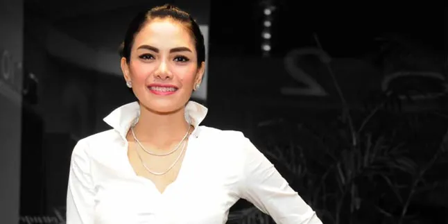 Nikita Mirzani Tampil Anggun & Seksi Saat Digiring ke Bareskrim