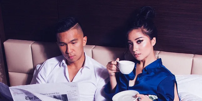 Nikita Willy dan Pacar Jalani Pemotretan di Sebuah Kamar Hotel
