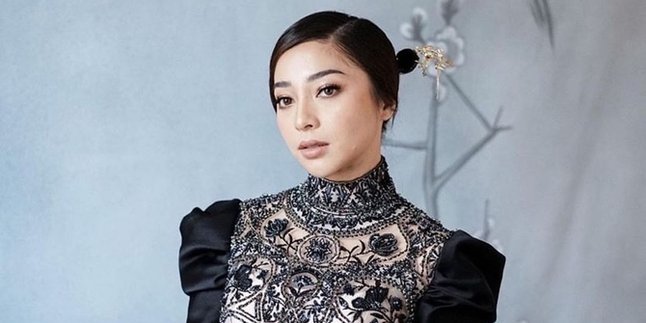 Nikita Willy Performs a Series of Rituals Before Getting Married, Dhikr During Make Up - Flower Bath