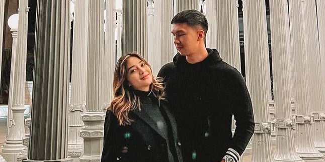 Nikita Willy Gives Birth Normally, Indra Priawan Remains By Her Side in the Delivery Room