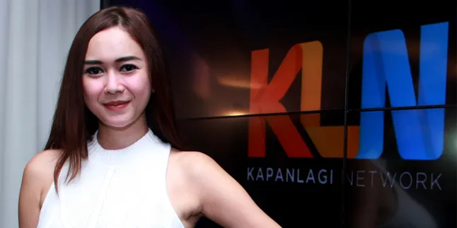 Nikmati Langit Biru Australia, Aura Kasih Ditemani Sosok Ini... Nikmati Langit Biru Australia, Aura Kasih Ditemani Sosok Ini...