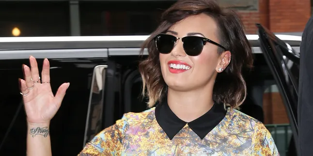 Nikmati Musim Panas, Demi Lovato: Jangan Bilang Ibumu!