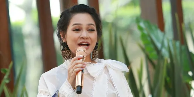 Nikmati Peran Sebagai Ibu, Andien Akan Segera Tambah Momongan? Nikmati Peran Sebagai Ibu, Andien Akan Segera Tambah Momongan?