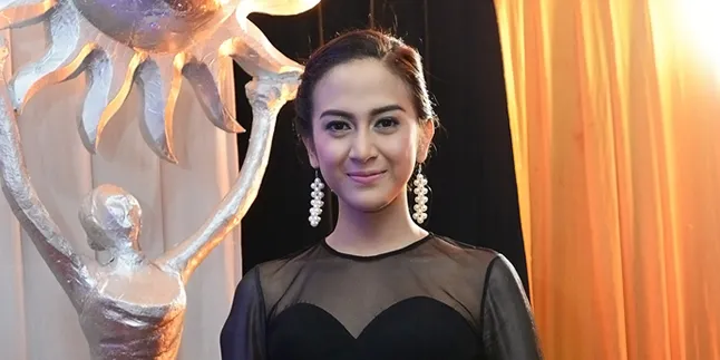 Nina Zatulini Akan Kurangi Syuting Pasca Menikah Nanti Nina Zatulini Akan Kurangi Syuting Pasca Menikah Nanti