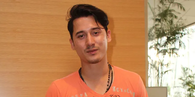 Nino Fernandez Dibuat Sakit Hati Film '99 CAHAYA DI LANGIT EROPA'