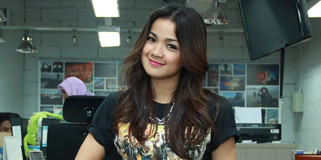 Nirina Zubir Miliki Rambut Panjang Pertama Semenjak Remaja Nirina Zubir Miliki Rambut Panjang Pertama Semenjak Remaja