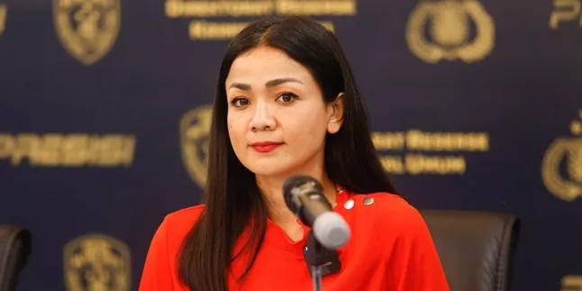 Nirina Zubir Minta Jaksa Tuntut Terdakwa yang Rampas Aset Ibunya Dihukum Seberat-beratnya Nirina Zubir Minta Jaksa Tuntut Terdakwa yang Rampas Aset Ibunya Dihukum Seberat-beratnya