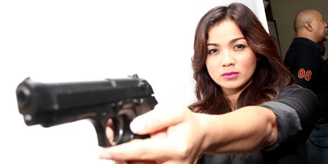 Nirina Zubir Perankan Detektif di 'COMIC 8' Nirina Zubir Perankan Detektif di 'COMIC 8'