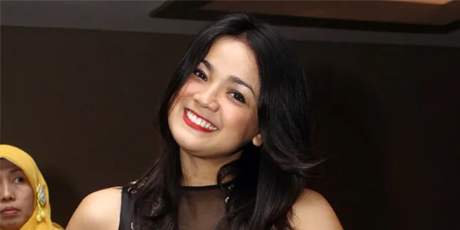 Nirina Zubir Rebutan Alat Kecantikan Dengan Anak