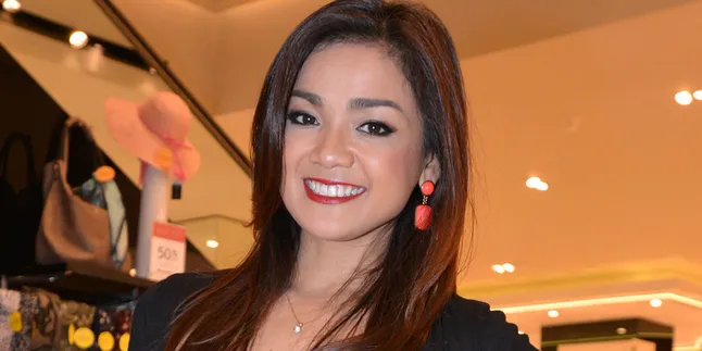 Nirina Zubir Selalu Awasi Tontonan Anak