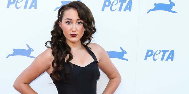 Noah Cyrus Berbagi Lagu Baru Dalam Versi Akustik, 'Almost Famous'