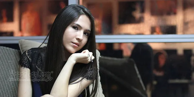 Nobar Oscar, Olivia Jensen Tampil Lebih Indonesia