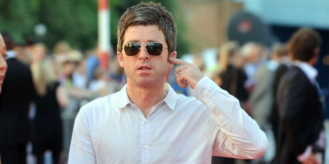 Noel Gallagher Tulis 'MCFC' di Gitar Legenda Man United