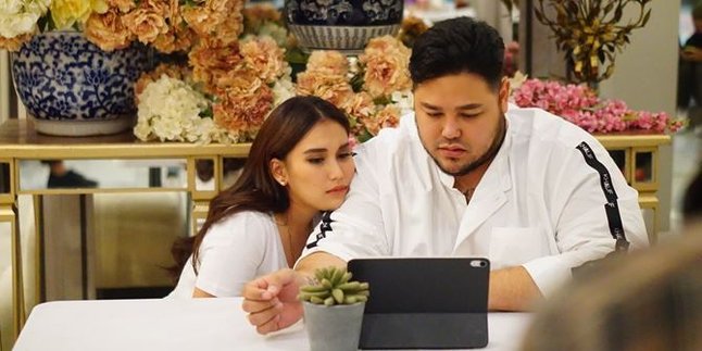Watching Together with Ayu Ting Ting, Ivan Gunawan: Seeing You Smile is a Blessing for Me