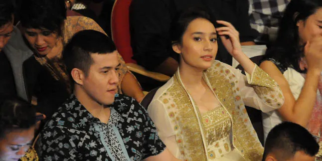 Nonton Film Bareng, Tatjana - Junot Kepergok Bermesraan Manja