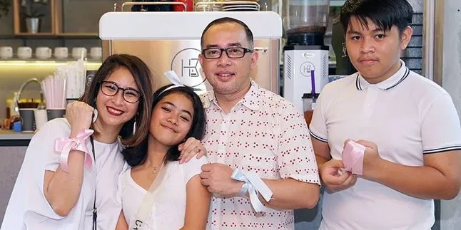 Novita Angie Bersyukur Anak-Anaknya yang Meski Masih Remaja Sudah Bisa Berdamai dengan Situasi Pandemi