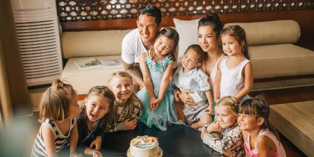 Nuansa Mermaid Dalam Pesta Ultah Kiyomi Putri Jennifer Bachdim