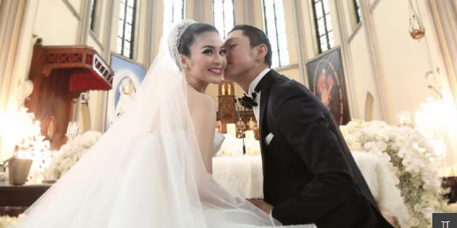 Nuansa 'Winter' Jadi Tema Resepsi Nikah Sandra Dewi di Disneyland Nuansa 'Winter' Jadi Tema Resepsi Nikah Sandra Dewi di Disneyland