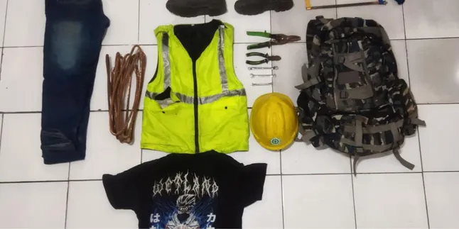 Nyamar Jadi Petugas, AS Sikat Kabel Ground Jaringan PLN