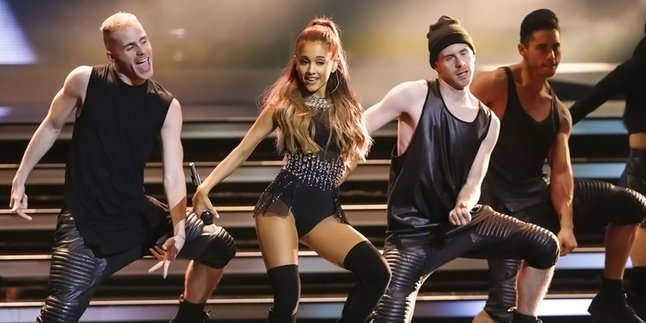 Nyanyi di Summertime Ball 2015, Ariana Grande Tampil 'Panas'