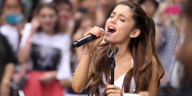 Nyanyi di The Voice of Italy, Ariana Grande Tampil Bak Gadis Lugu