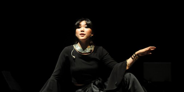 Nyanyikan Lagu Ini, Isyana Curhat di Panggung MonkeyLada Fest