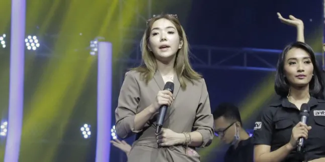 Nyanyikan OST 'KELUARGA CEMARA', Gisel Menangis di Depan Gempi